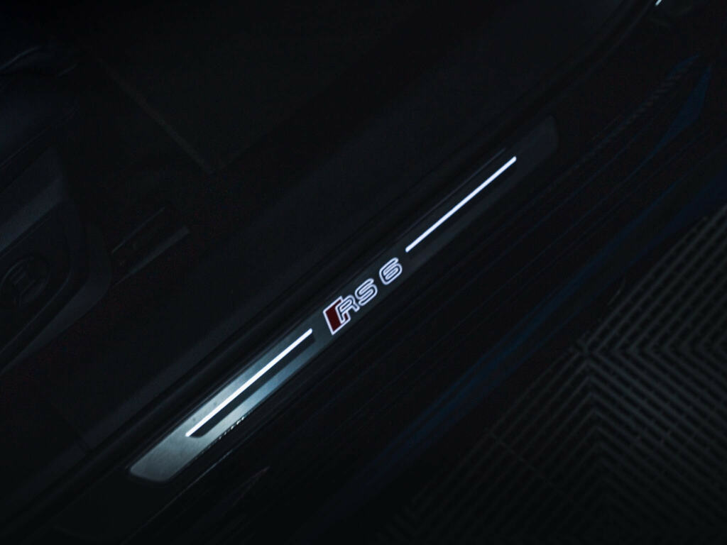Audi RS6 Avant Plus Sport Black #52