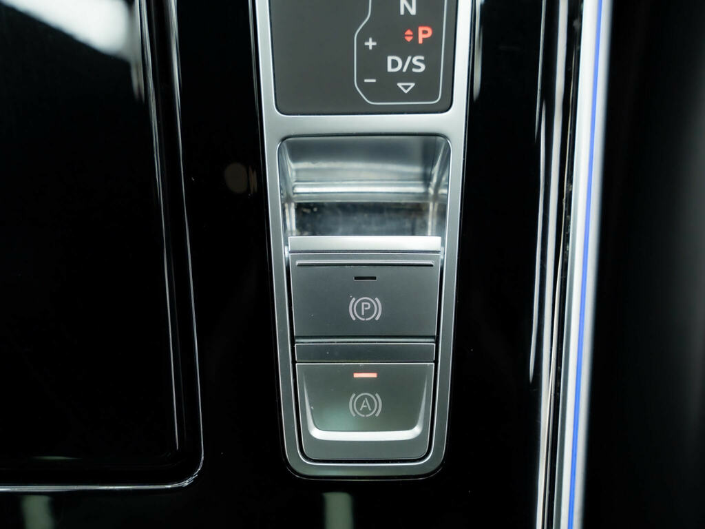 Audi RS6 Avant Estate Black #30