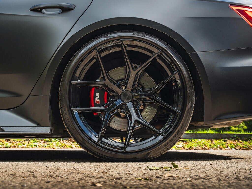 Audi RS6 Avant Estate Black #36
