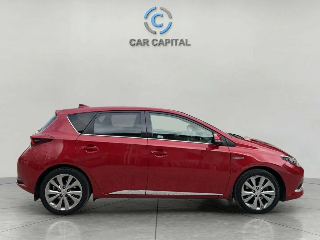 Toyota Auris 1.8L Excel Red #4