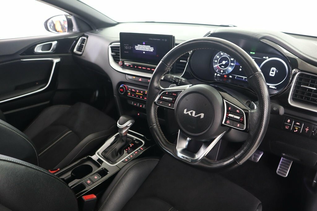 Kia Proceed 1.5L Gt-line S White #2
