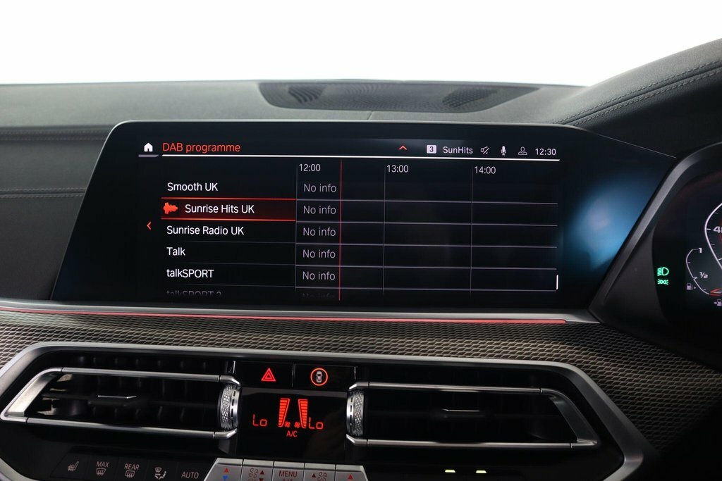 BMW X6 M50i White #34