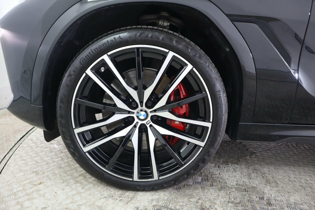 BMW X6 M50i White #28