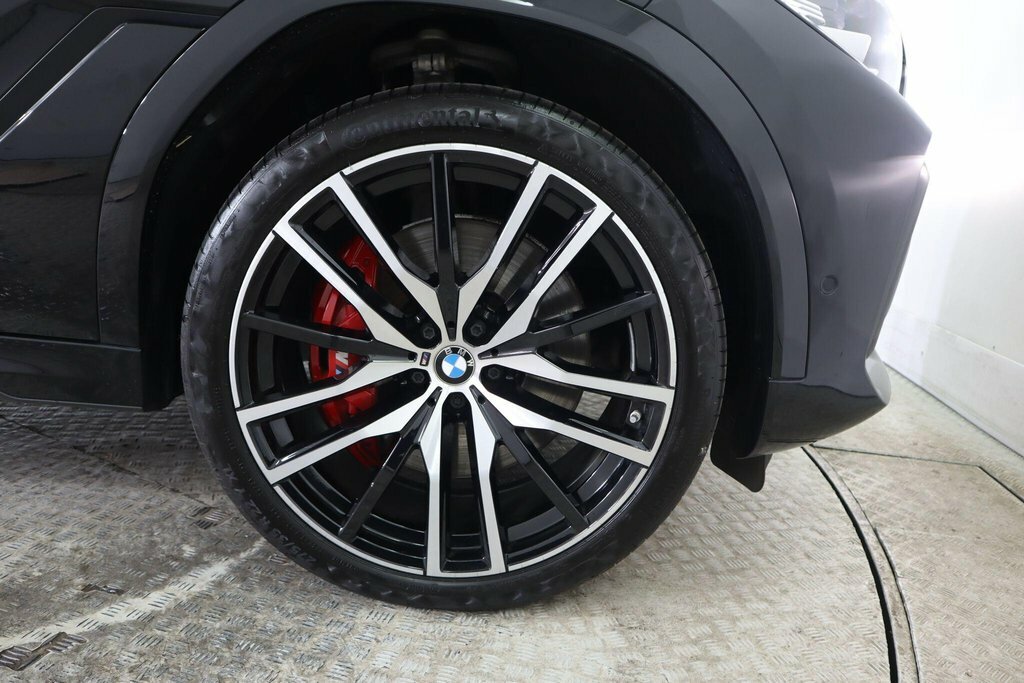 BMW X6 M50i White #26