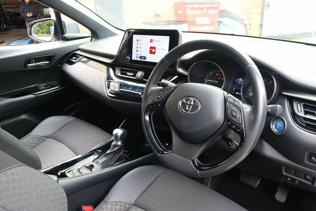 Toyota C-Hr Excel White #9