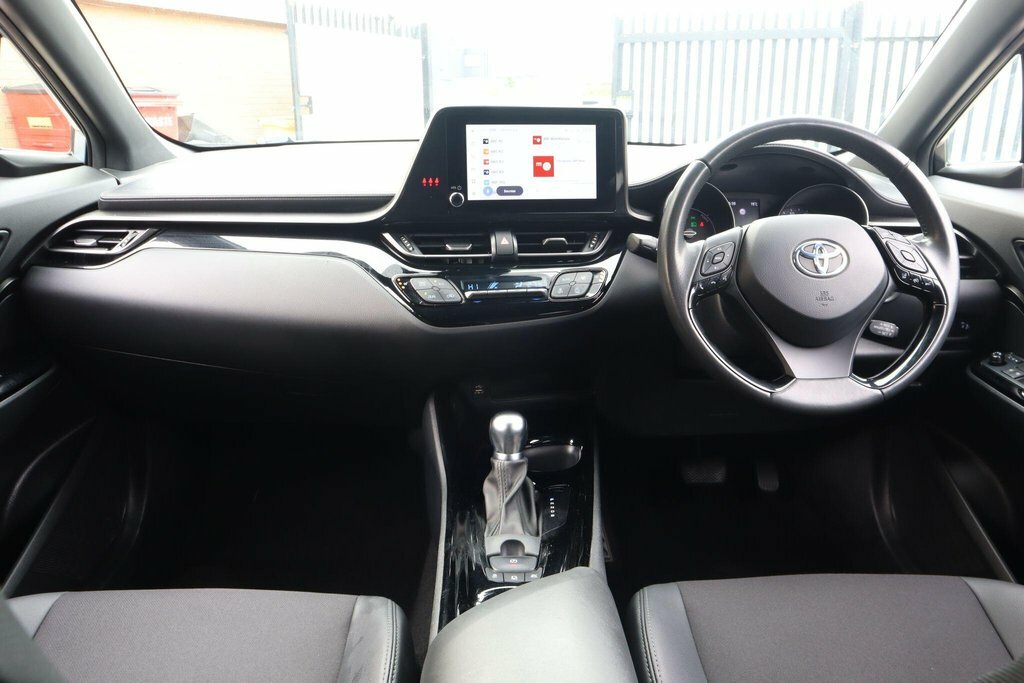 Toyota C-Hr Excel White #10