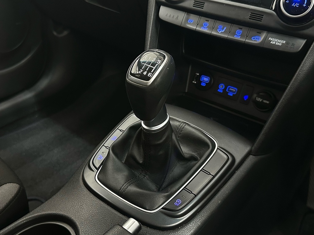 Hyundai Kona S Black #47