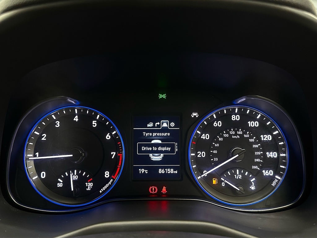 Hyundai Kona S Black #40