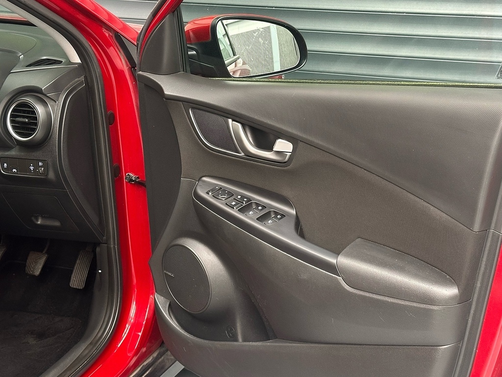 Hyundai Kona S Black #24