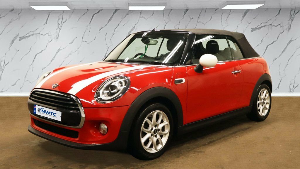 Mini Convertible 1.5L Cooper Classic Red