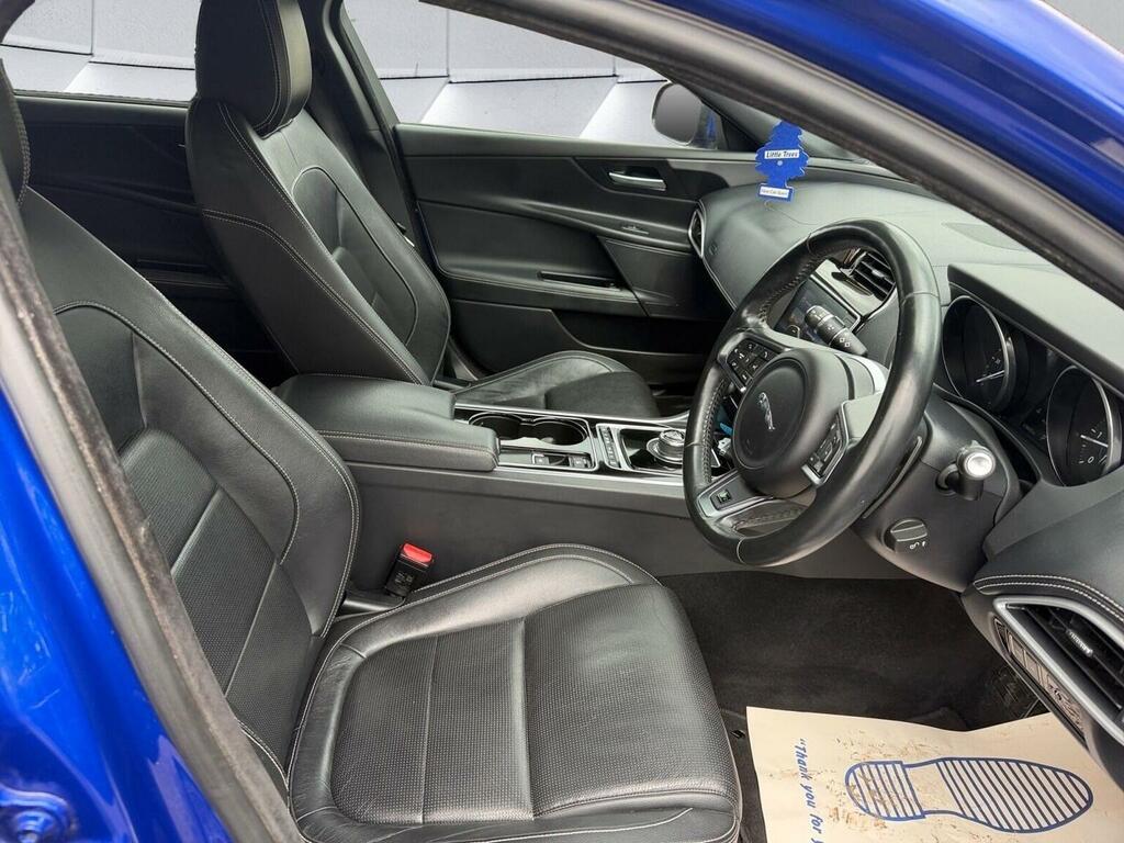 Jaguar XE Saloon White #9