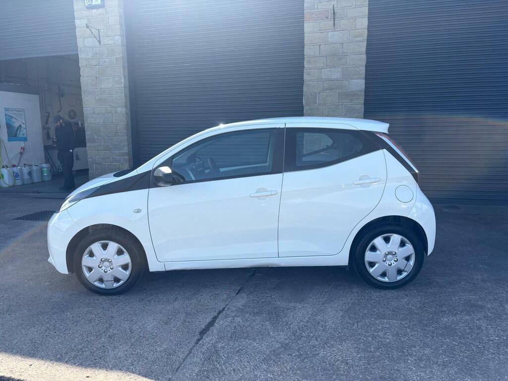 Toyota Aygo 1.0 Vvt-i X-play Euro 5 Euro 5 White #6