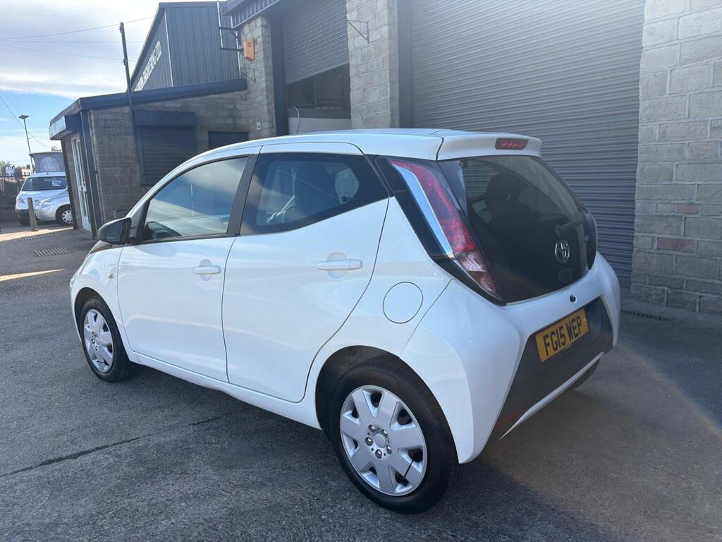 Toyota Aygo 1.0 Vvt-i X-play Euro 5 Euro 5 White #4