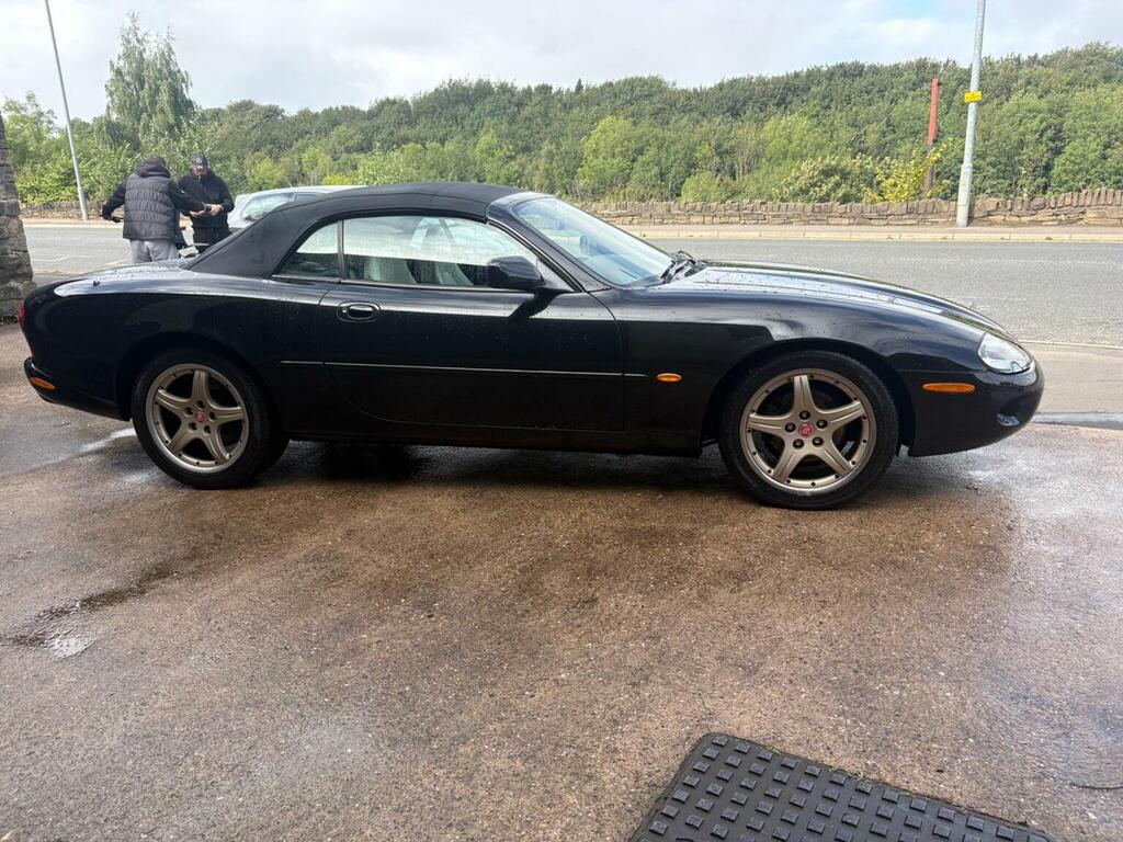 Jaguar XK8 Coupe 4.0 V8 Coupe Silver #17