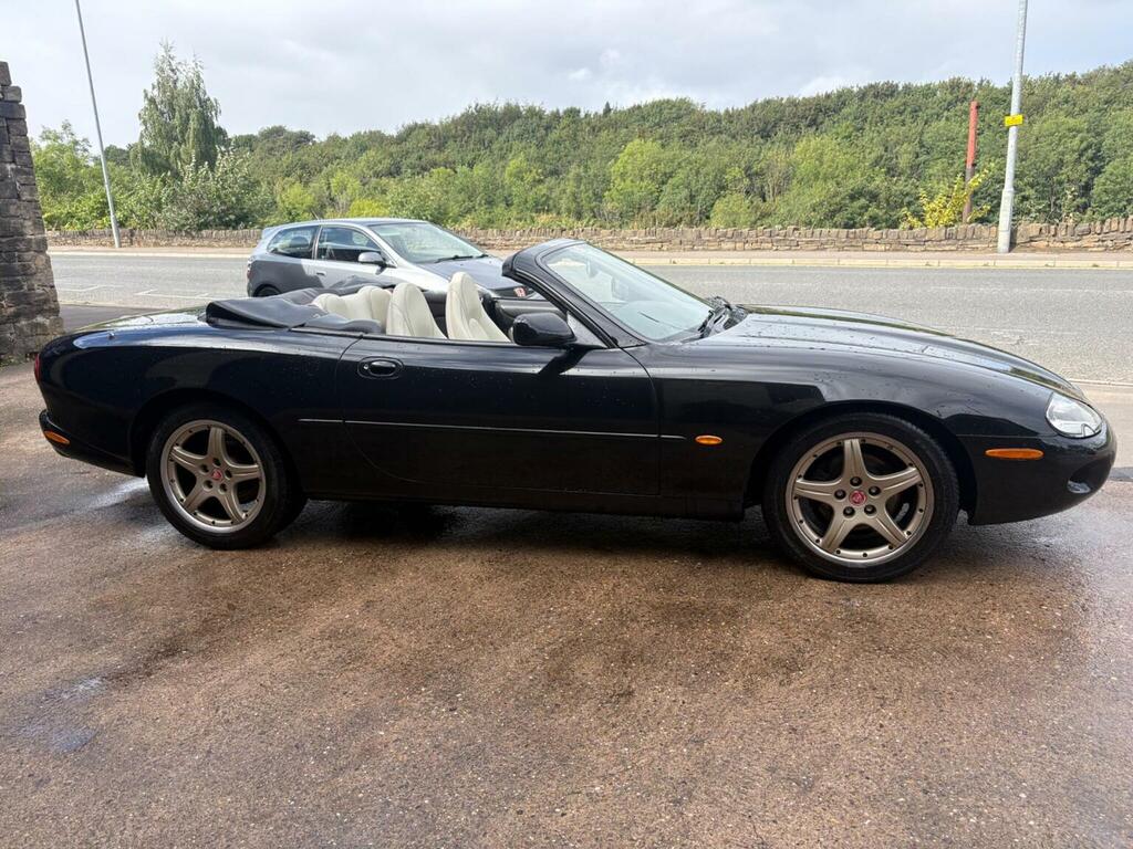 Jaguar XK8 Coupe 4.0 V8 Coupe Silver #16