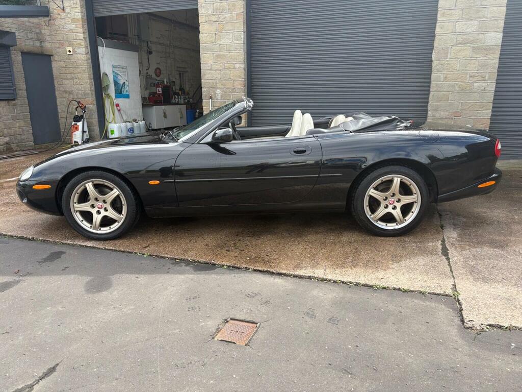 Jaguar XK8 Coupe 4.0 V8 Coupe Silver #12