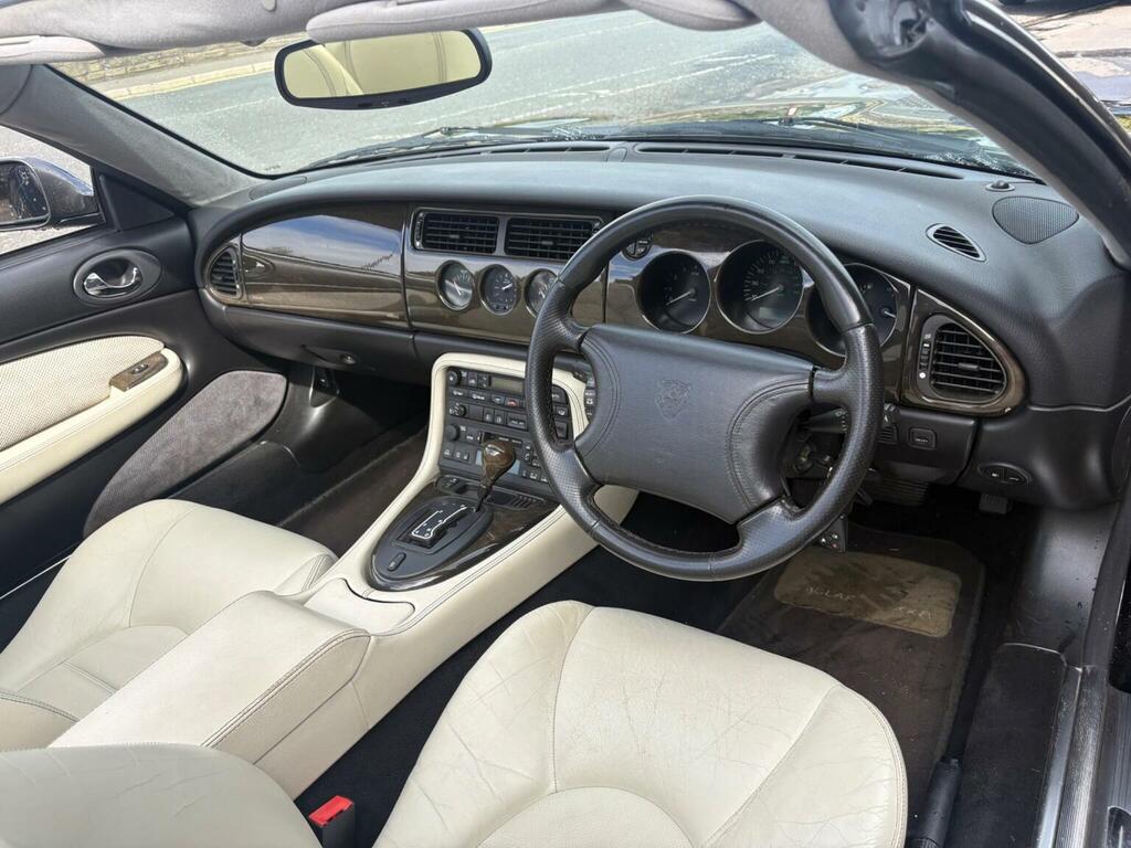 Jaguar XK8 Coupe 4.0 V8 Coupe Silver #20