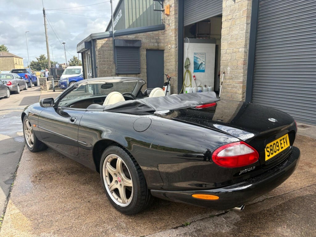 Jaguar XK8 Coupe 4.0 V8 Coupe Silver #31