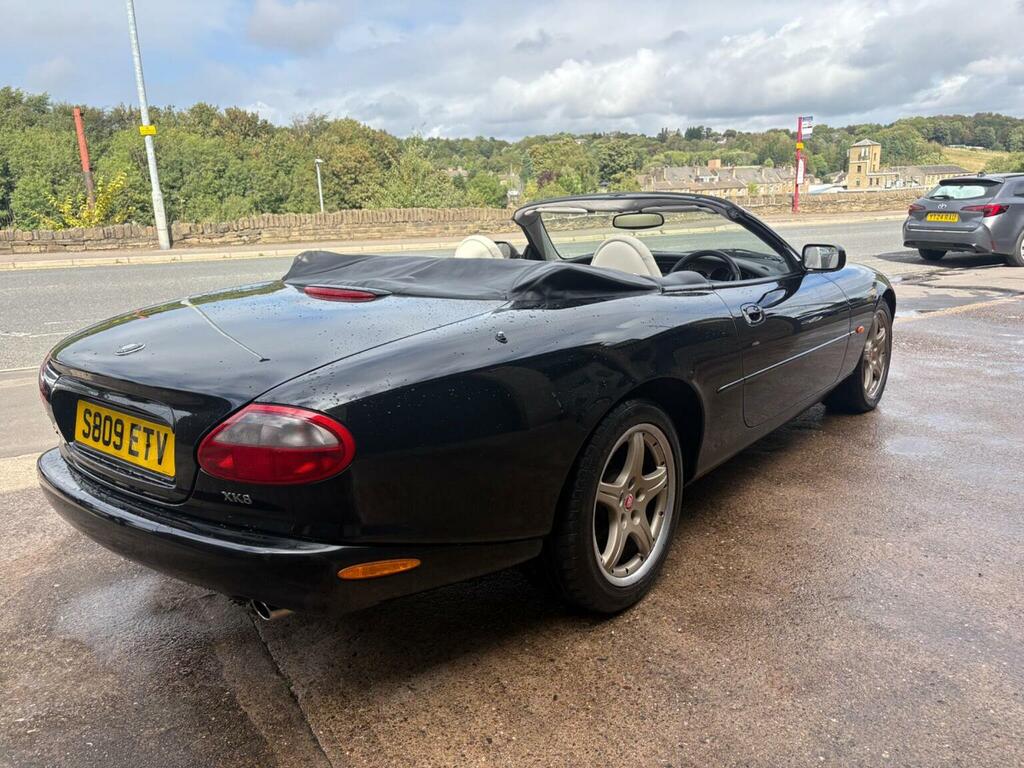 Jaguar XK8 Coupe 4.0 V8 Coupe Silver #18