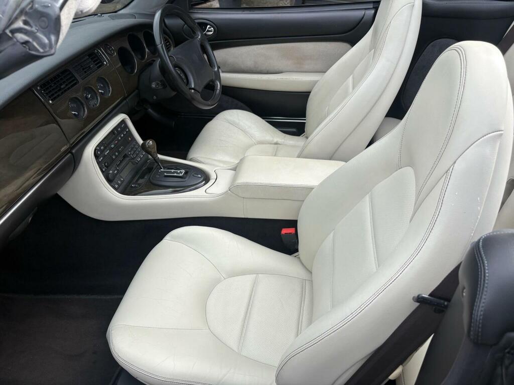 Jaguar XK8 Coupe 4.0 V8 Coupe Silver #29