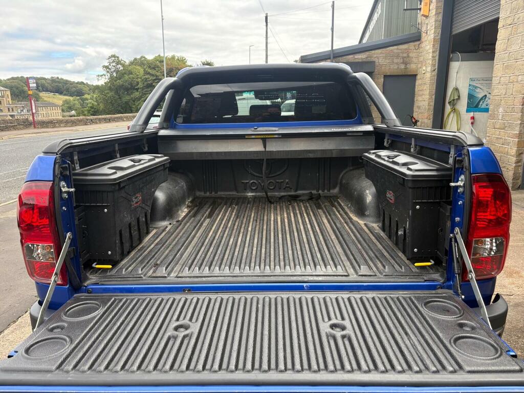 Toyota HILUX D-4d Active Tipper Double White #32