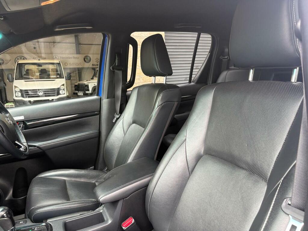 Toyota HILUX D-4d Active Tipper Double White #20
