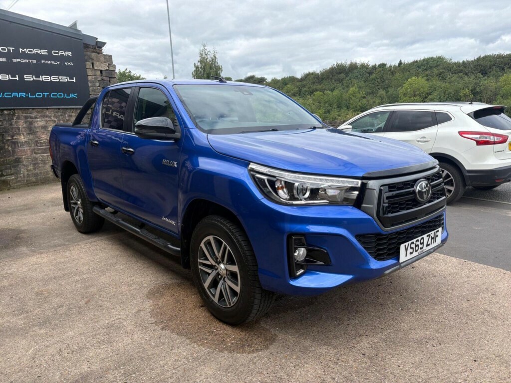 Toyota HILUX D-4d Active Tipper Double White #36