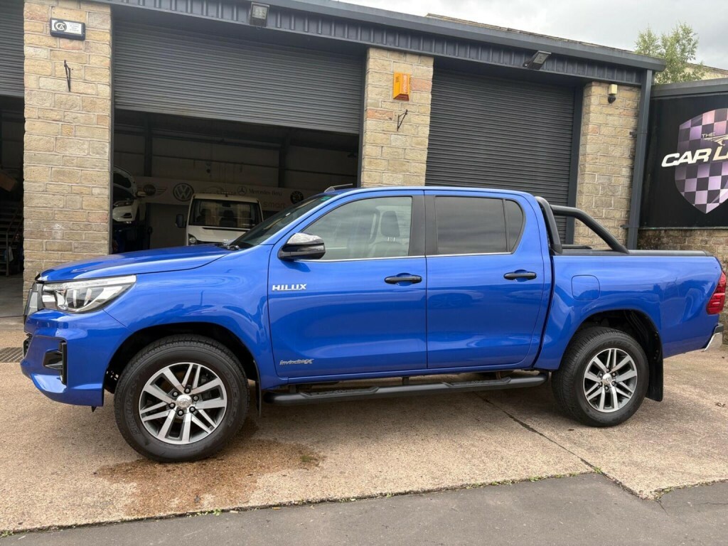 Toyota HILUX D-4d Active Tipper Double White #39