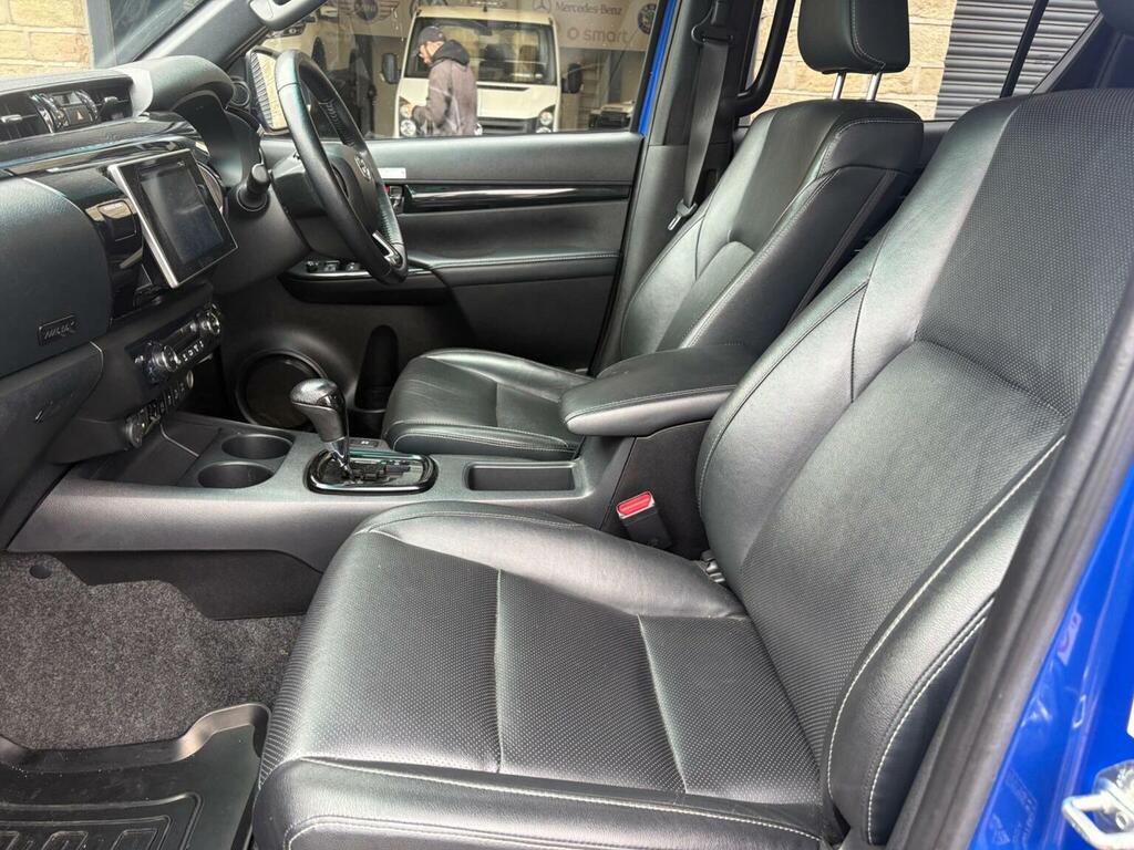 Toyota HILUX D-4d Active Tipper Double White #19