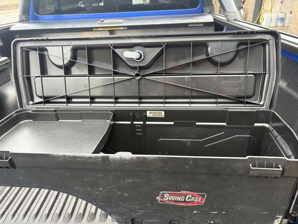 Toyota HILUX D-4d Active Tipper Double White #33
