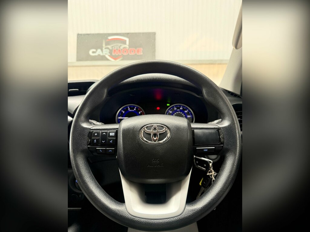 Toyota HILUX Invincible Dcab Pick Up 2.4 D-4d White #34