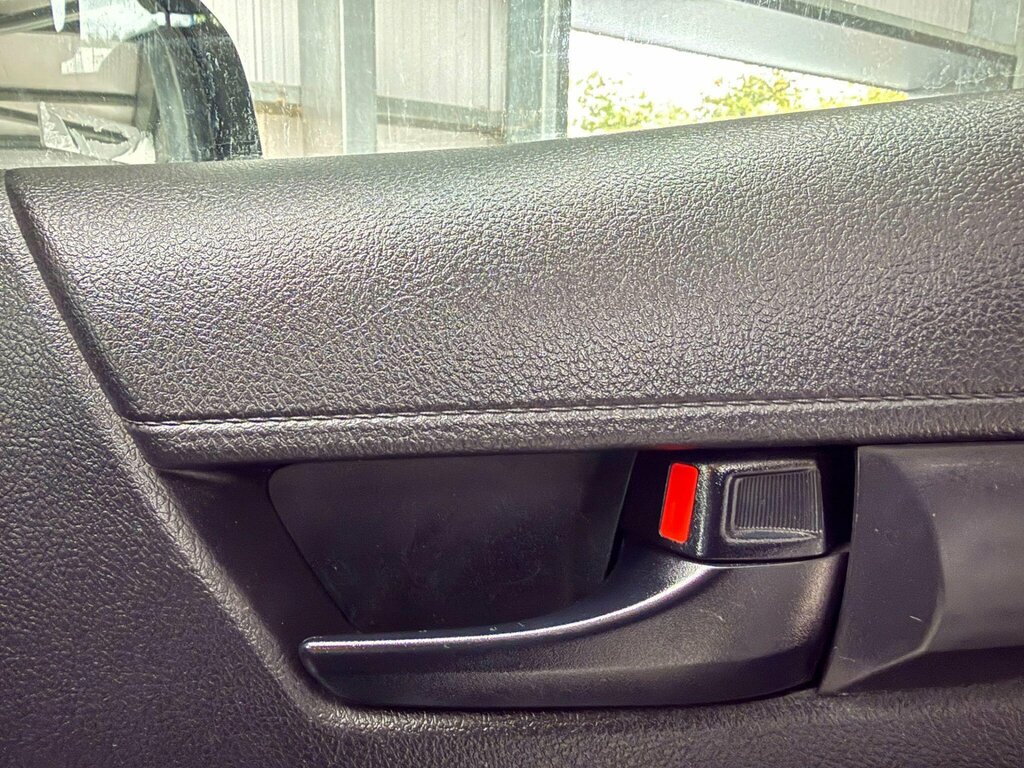 Toyota HILUX Invincible Dcab Pick Up 2.4 D-4d White #37