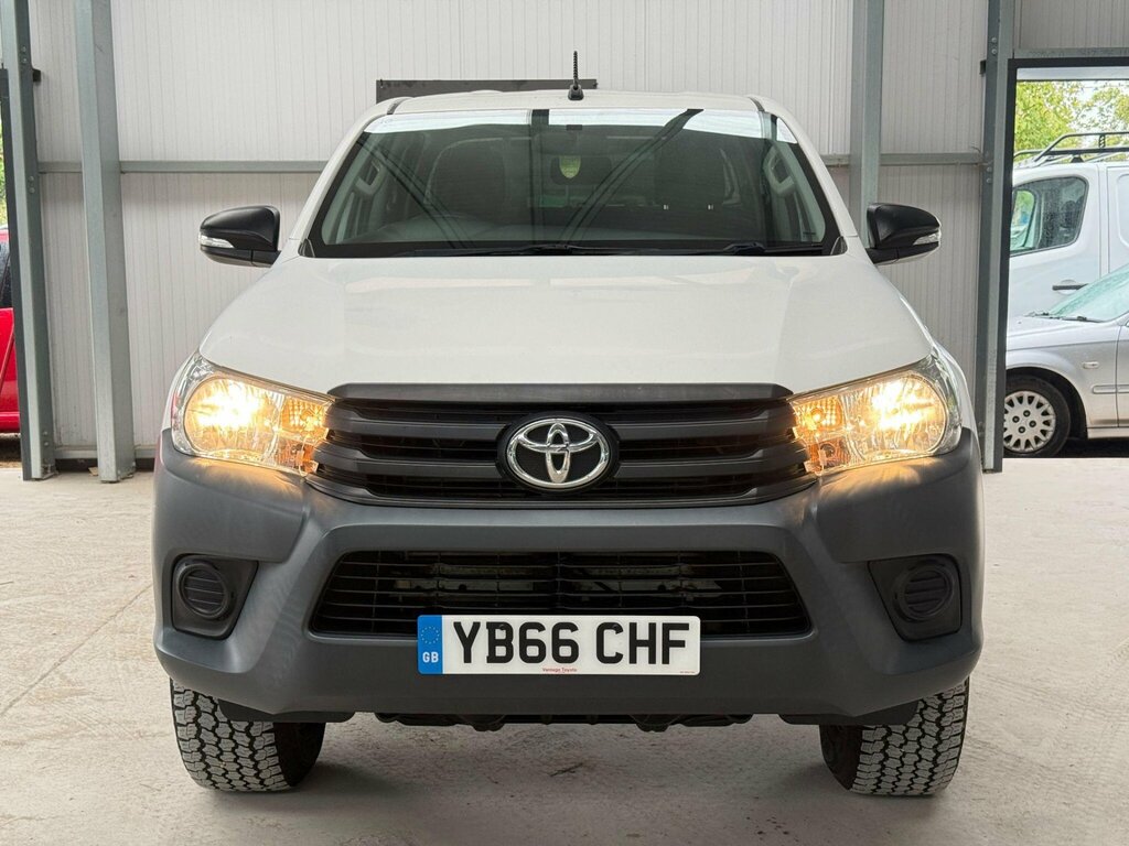 Toyota HILUX Invincible Dcab Pick Up 2.4 D-4d White #10