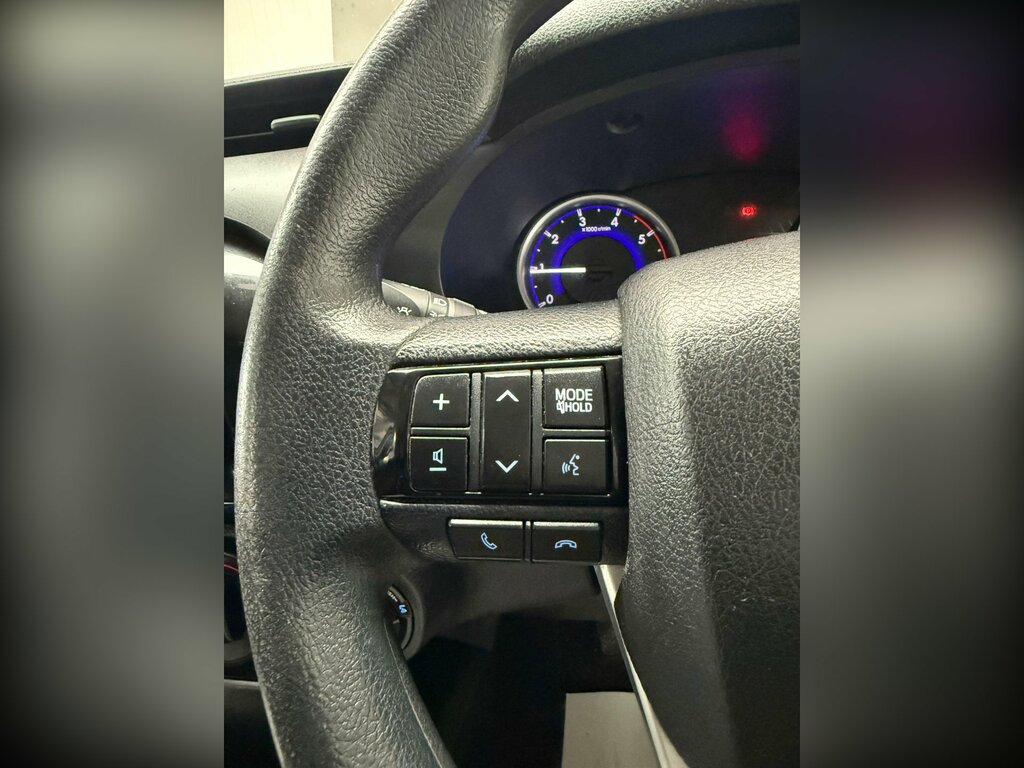 Toyota HILUX Invincible Dcab Pick Up 2.4 D-4d White #28