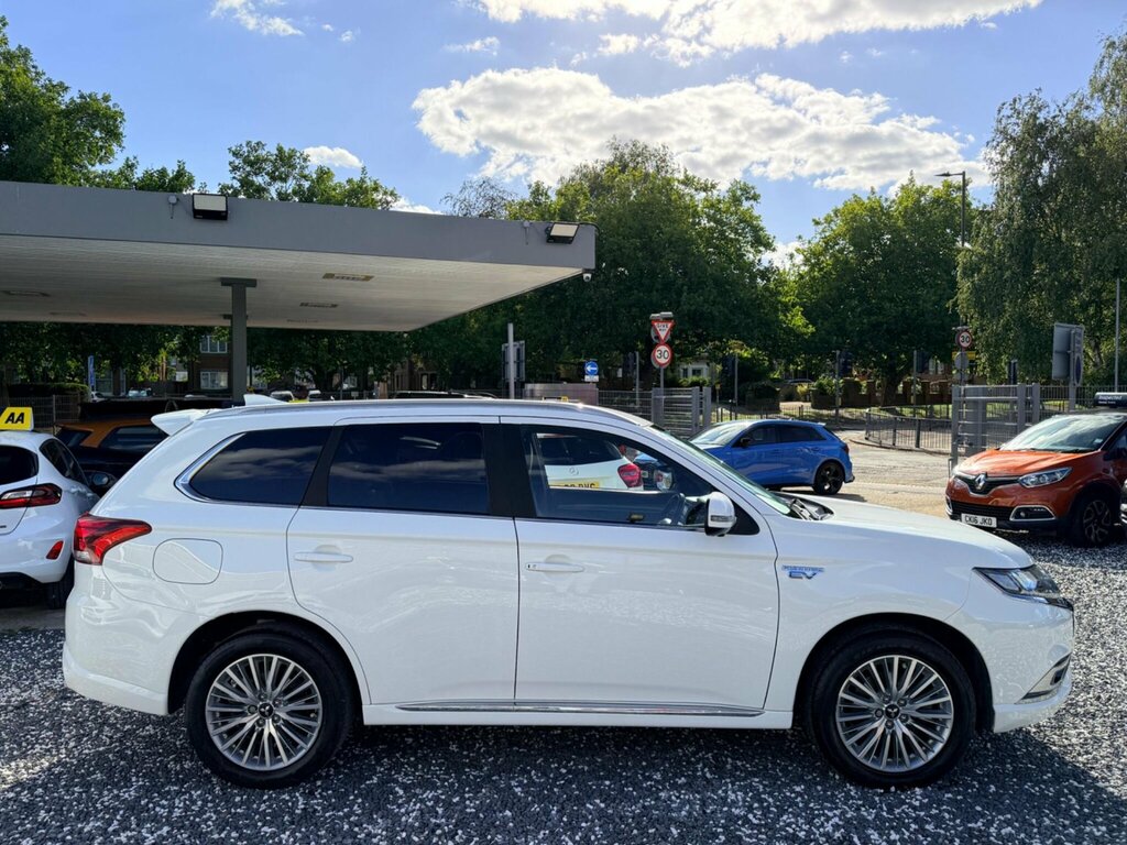 Mitsubishi Outlander 2.4H Twinmotor 13.8Kwh 4H Cvt 4Wd Euro 6 Ss White #3
