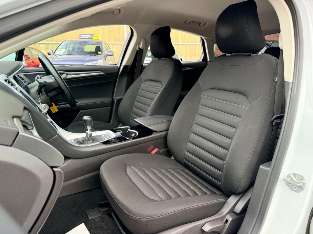 Ford Mondeo 2.0 Tdci Titanium Hatchback Powershift Red #28