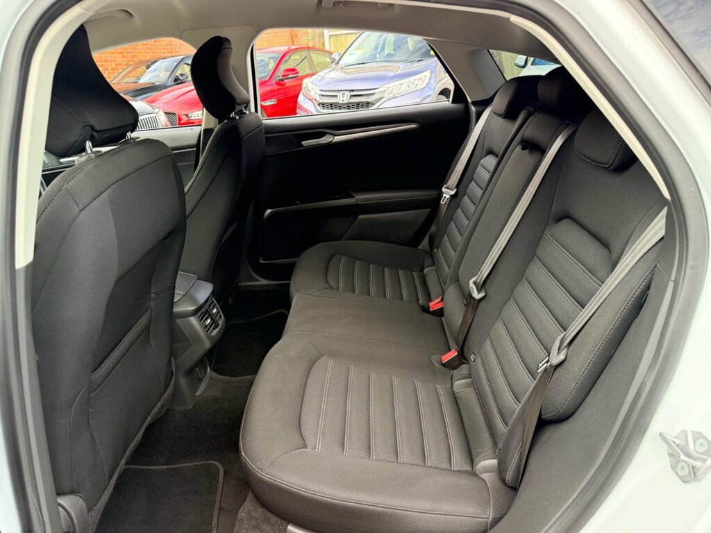 Ford Mondeo 2.0 Tdci Titanium Hatchback Powershift Red #30