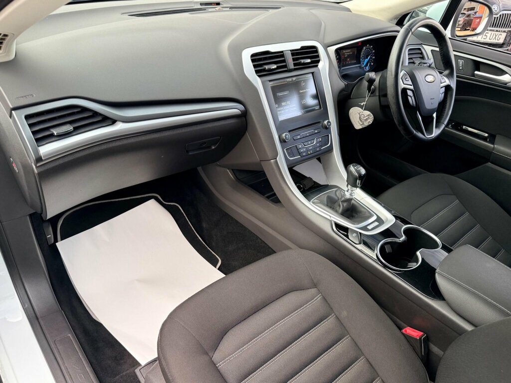 Ford Mondeo 2.0 Tdci Titanium Hatchback Powershift Red #32
