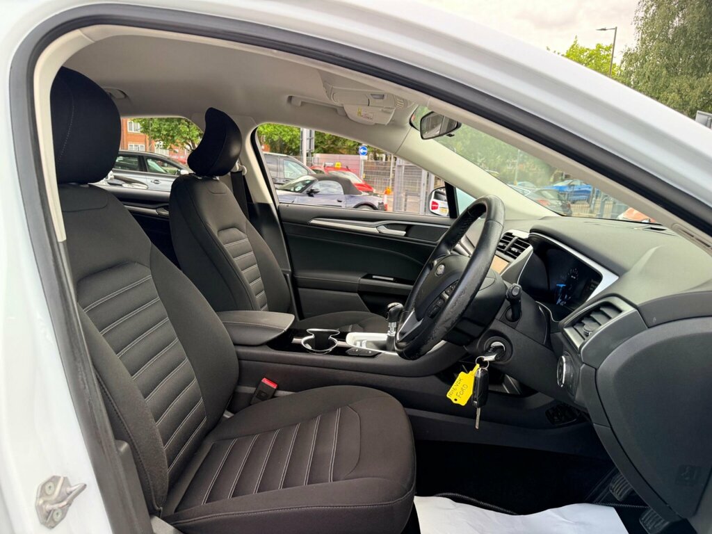 Ford Mondeo 2.0 Tdci Titanium Hatchback Powershift Red #25