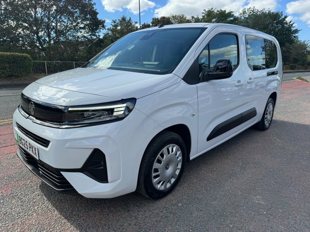 Vauxhall Combo-e Life Mpv White #4