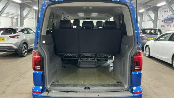 Volkswagen Transporter Shuttle Tdi Se Black #8