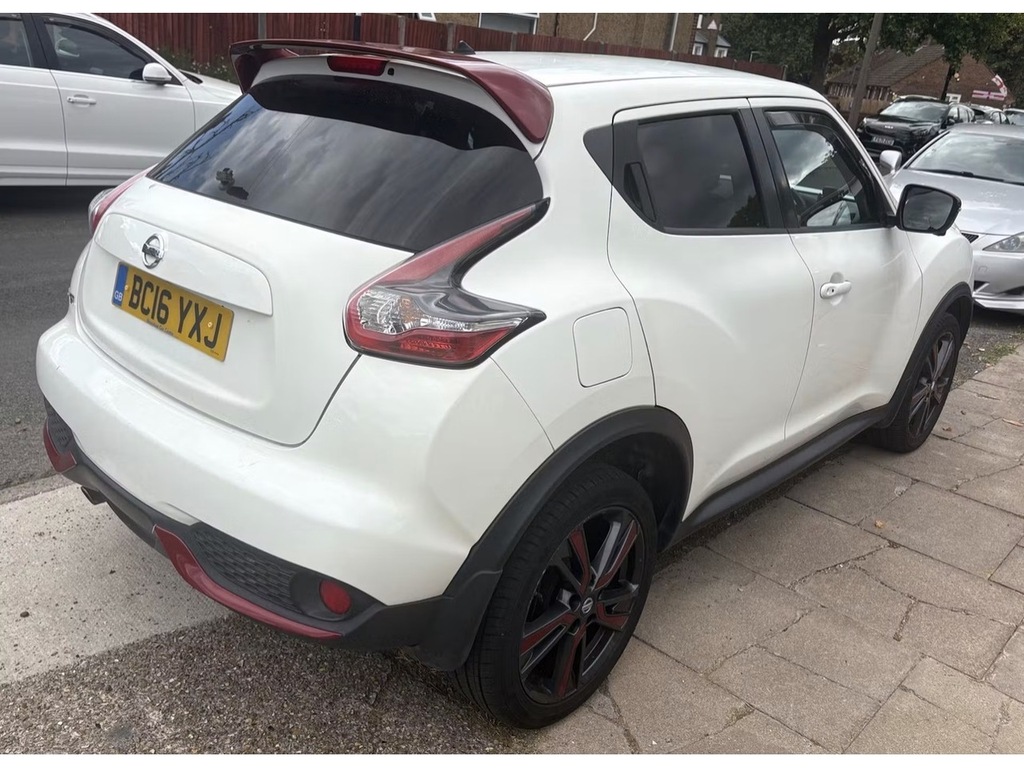 Nissan Juke Tekna White #3