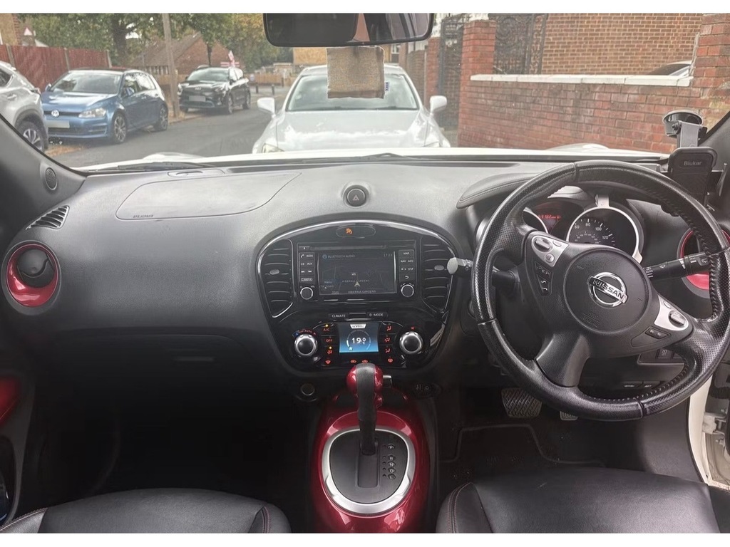 Nissan Juke Tekna White #5
