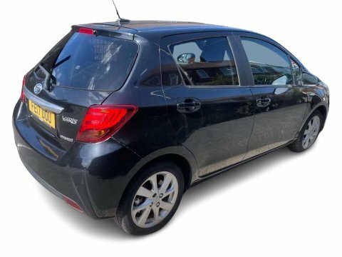 Toyota Yaris 1.5 Vvt-h Excel Black #2