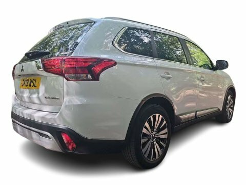 Mitsubishi Outlander 2.0 Mivec 4 White #3