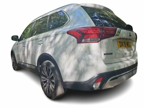 Mitsubishi Outlander 2.0 Mivec 4 White #4