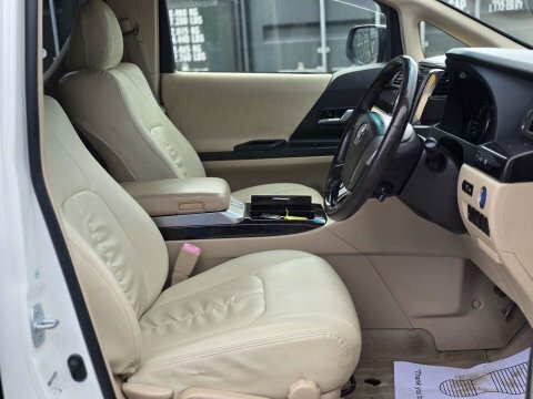 Toyota Alphard Royallounge Le 4Wd White #16