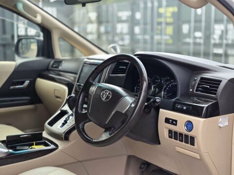 Toyota Alphard Royallounge Le 4Wd White #23