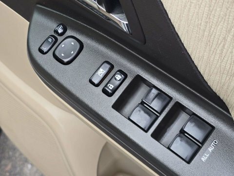 Toyota Alphard Royallounge Le 4Wd White #17