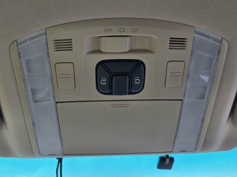 Toyota Alphard Royallounge Le 4Wd White #29